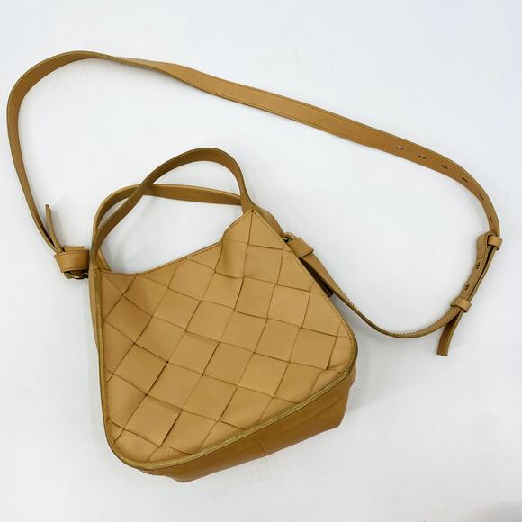 Madewell The Sydney Crossbody Bag: Woven Leather Edition in Desert Dune - Picture 3 of 9